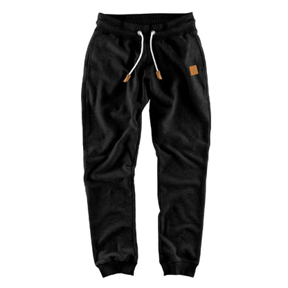 Comfortable jogger pants for men with practical drawstring and trendy details Chic und Stil
