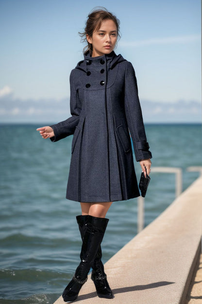 Elegant coat for women with high collar and functional pockets Chic and Style