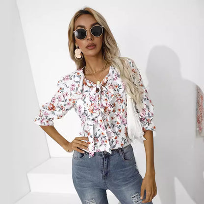 Chemisier femme avec détails froncés et design floral Chic und Stil
