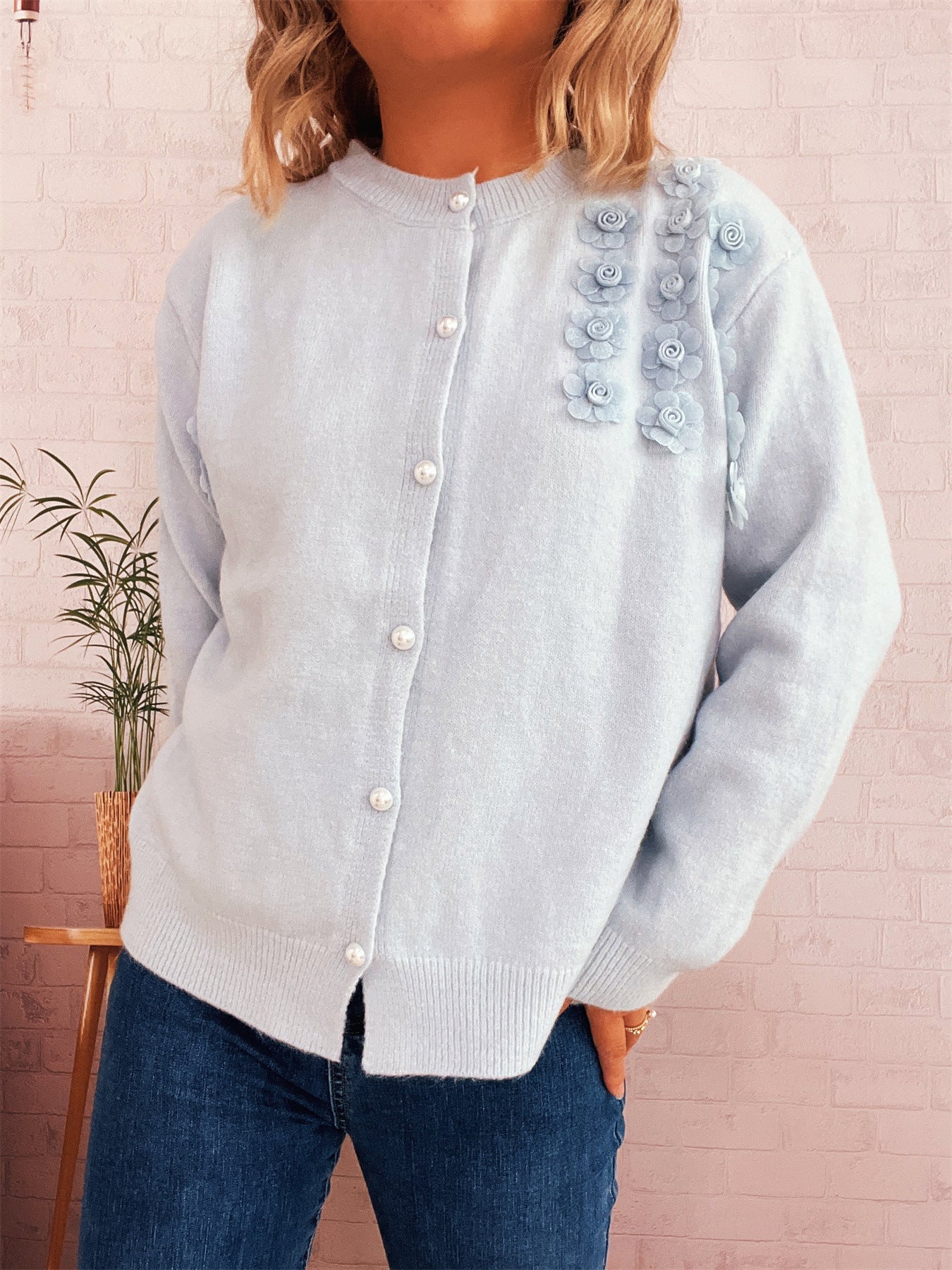 Dames cardigan avec design floral et boutons en perles élégants Chic und Stil