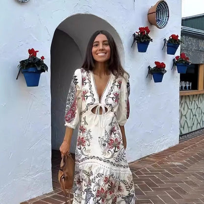 Robe maxi femme avec broderies florales et décolleté en V Chic und Stil