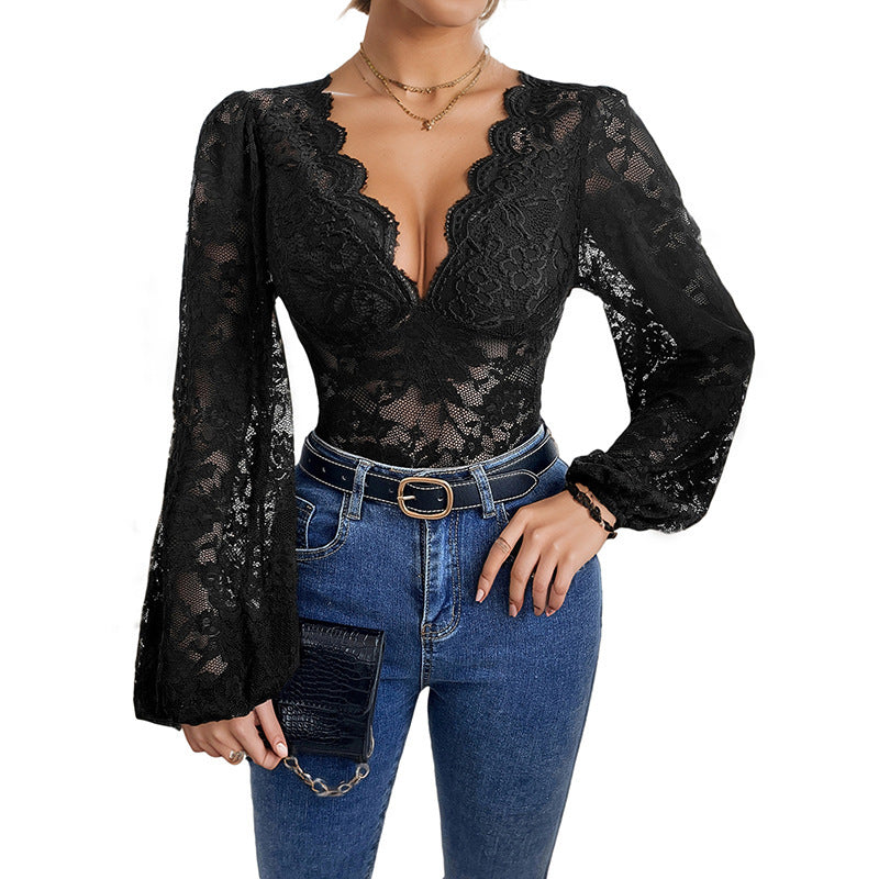 Woman Lace body with wavy neckline and long sleeves Chic and Style