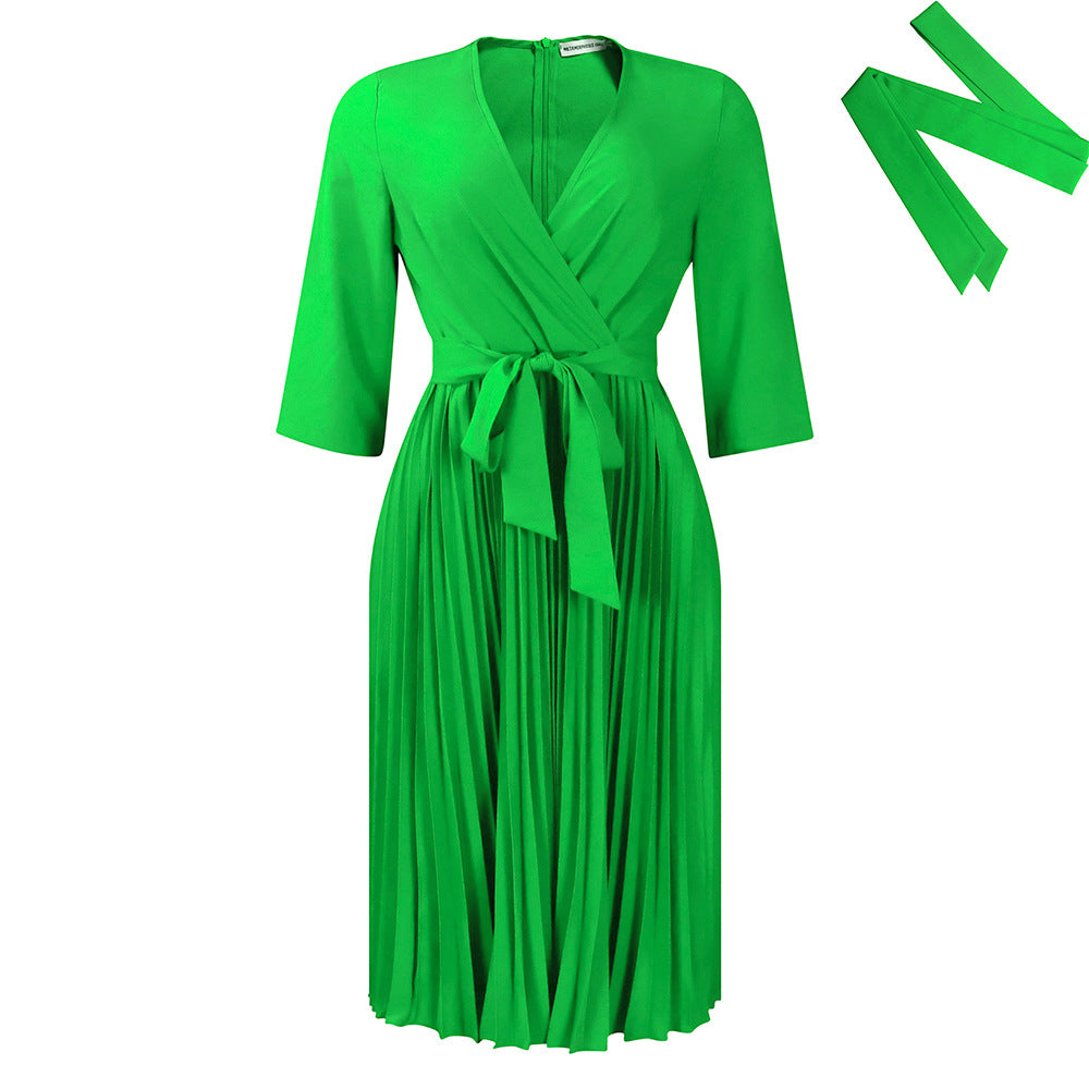 Robe portefeuille pour femmes avec un drapé élégant et des détails cintrés Chic und Stil