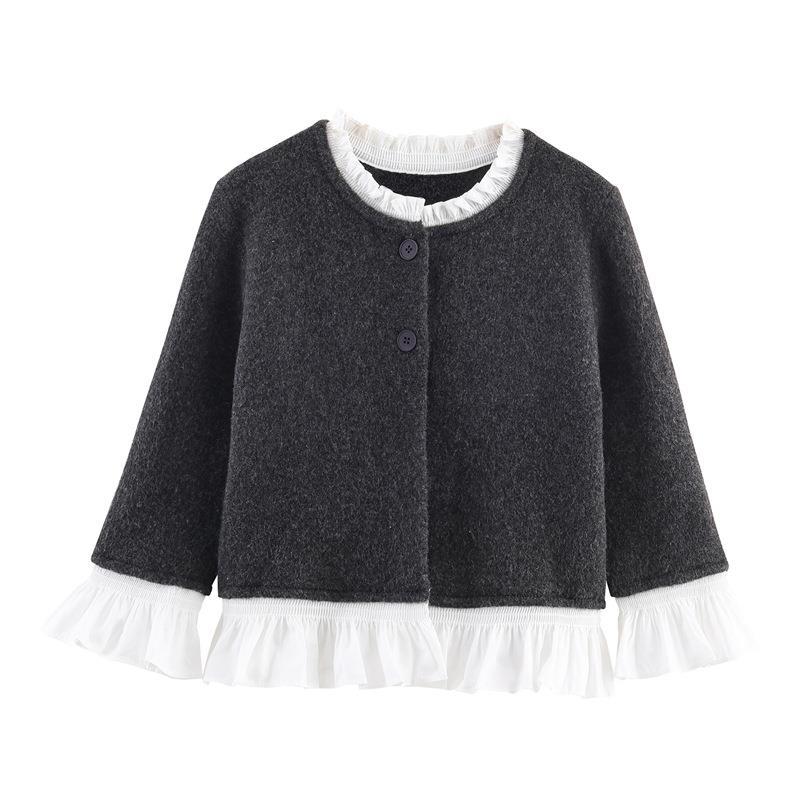 Short women's jacket with ruffles and button details Chic und Stil