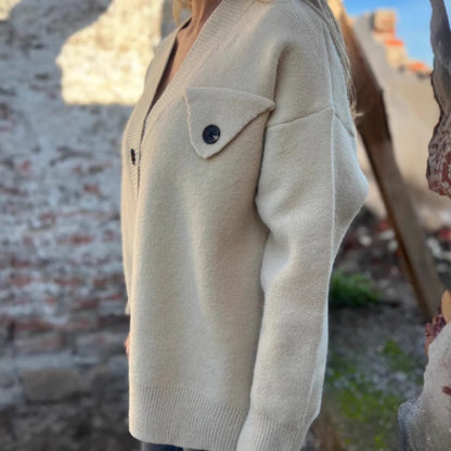 Cardigan en tricot décontracté pour femmes avec coupe asymétrique et détails de boutons Chic und Stil