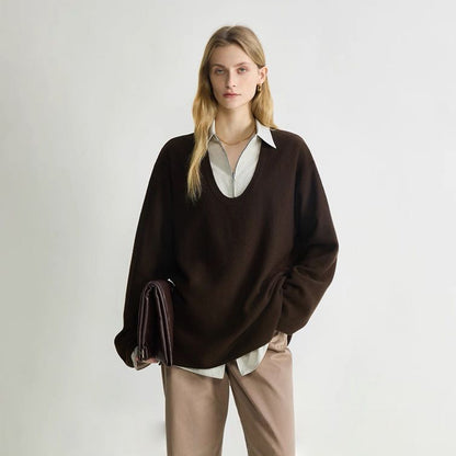 Oversized knitted pullover for women with V-neck and relaxed fit Chic und Stil