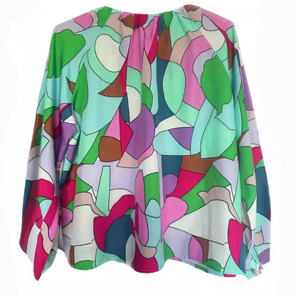 Blouse pour femmes avec décolleté en V et design graphique à la mode Chic und Stil