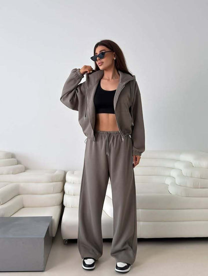 Fashionable women's hoodie with a short cut and matching jogger pants Chic and Style