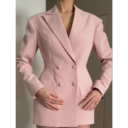 Blazer élégant pour femmes avec une coupe cintrée et double boutonnage Chic und Stil