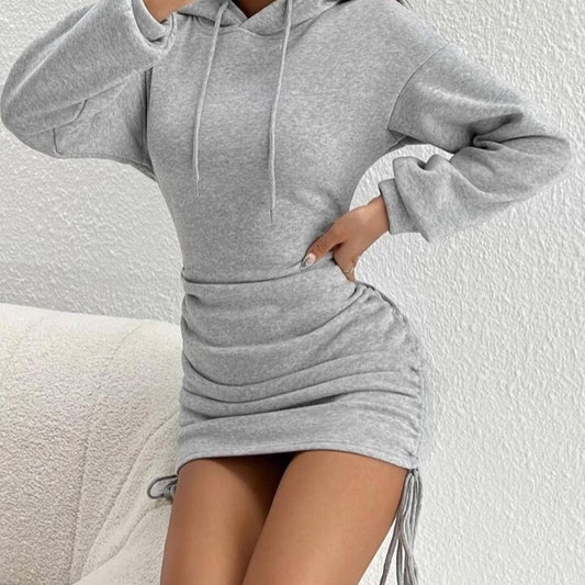 Robe à capuche pour femmes avec ourlet froncé et coupe confortable Chic und Stil