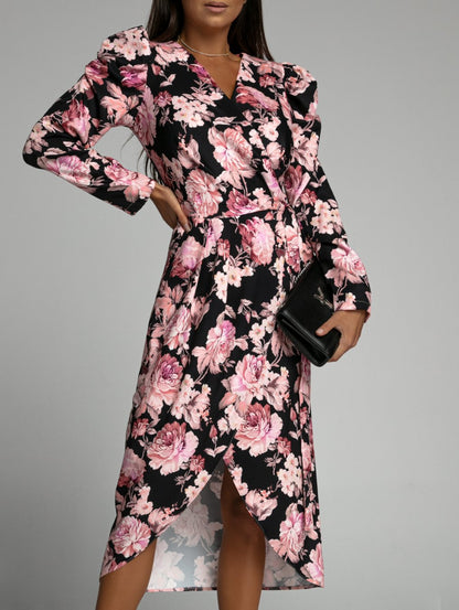 Women's Floral Print Wrap Dress with Elegant Slit Detail Chic und Stil