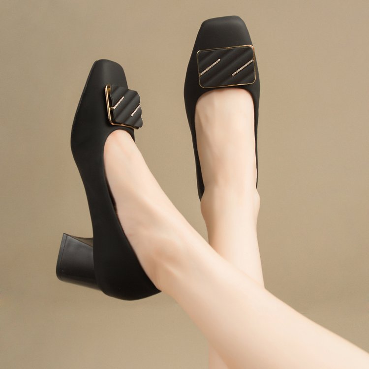 Dames élégantes escarpins à bout carré et boucle à la mode Chic und Stil