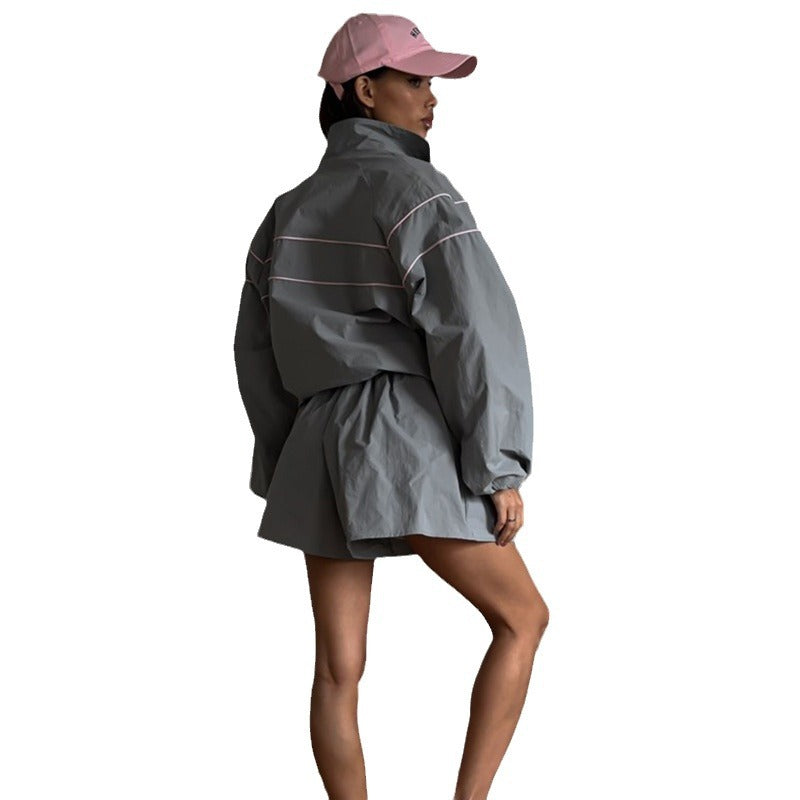 Casual windbreaker for women with wide sleeves and Chic und Stil shorts