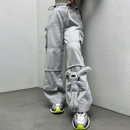 Wide cargo pants for women with innovative applications Chic und Stil