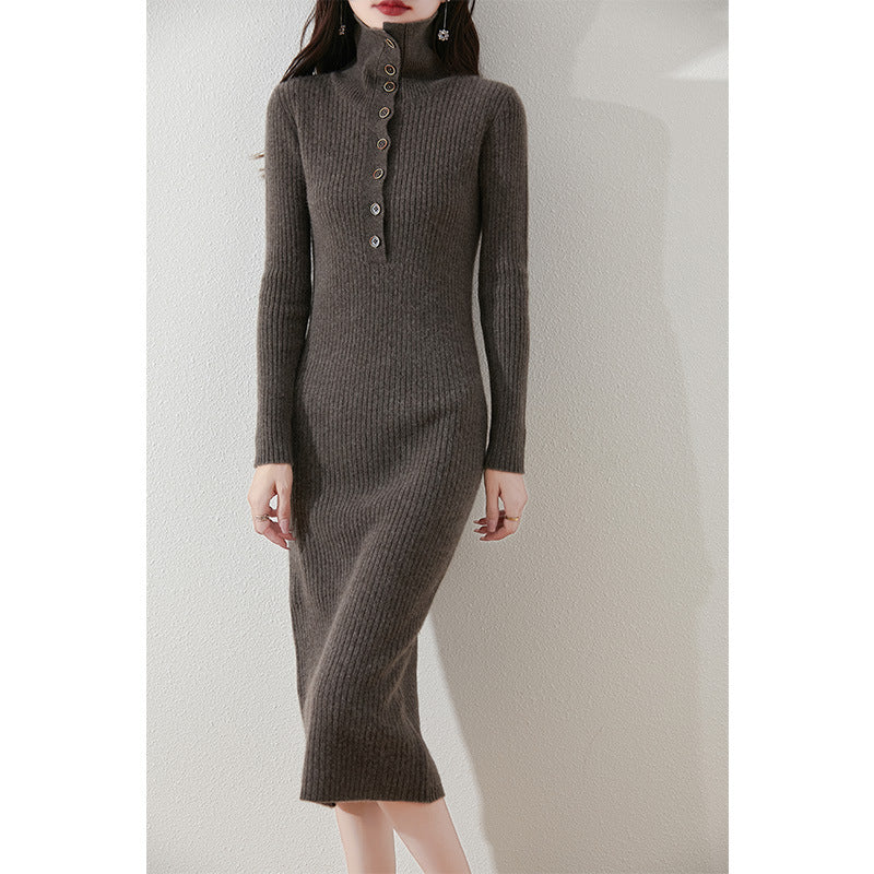 Robe en tricot pour femmes avec col haut et détails de boutons Chic und Stil