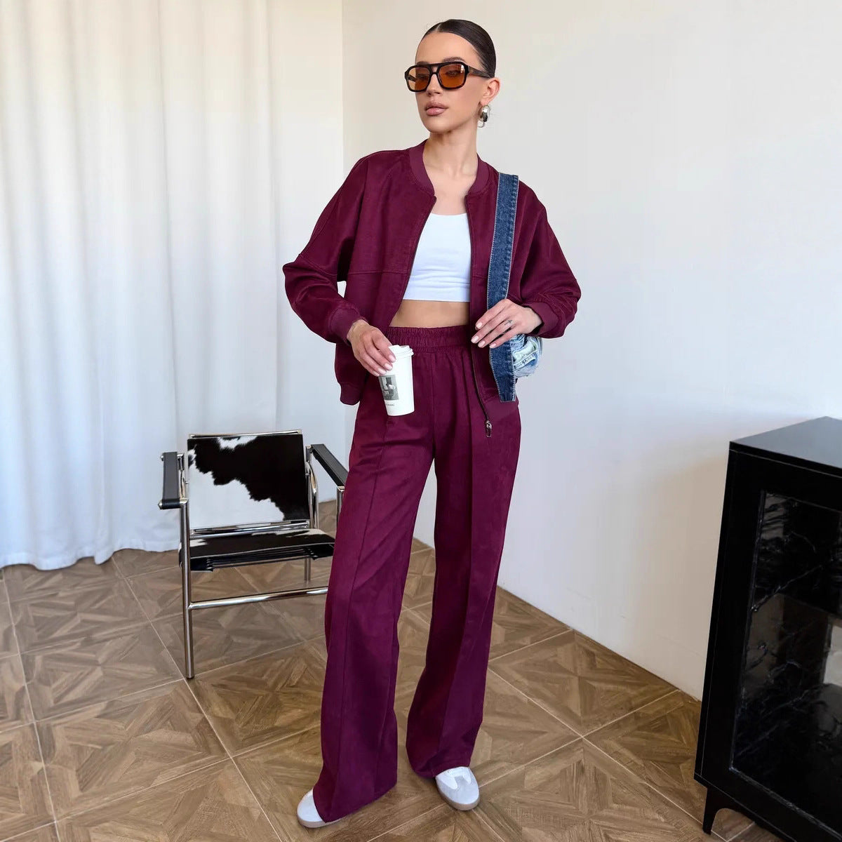 Dames costume de sport urbain avec veste cropped et pantalon large confortable Chic und Stil