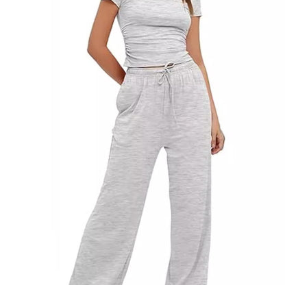 Casual set for women with crop top and wide pants Chic und Stil