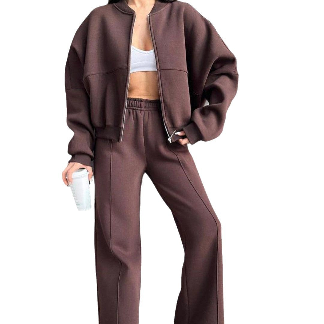 Casual look for women with a casual zip jacket and wide pants Chic and Style