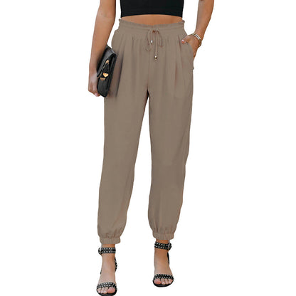 Pantalon chino sportif pour femmes avec taille élastique et poches latérales Chic und Stil