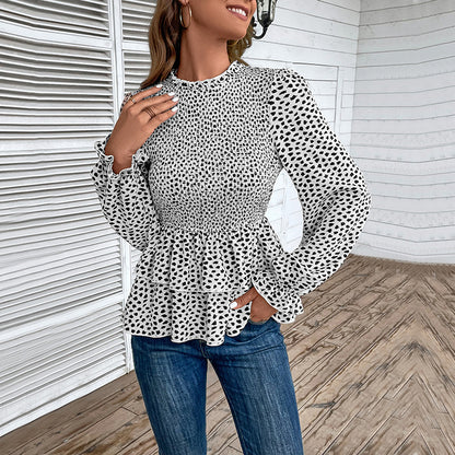 Chemisier pour femmes avec des détails froncés extravagants et un motif à pois Chic und Stil