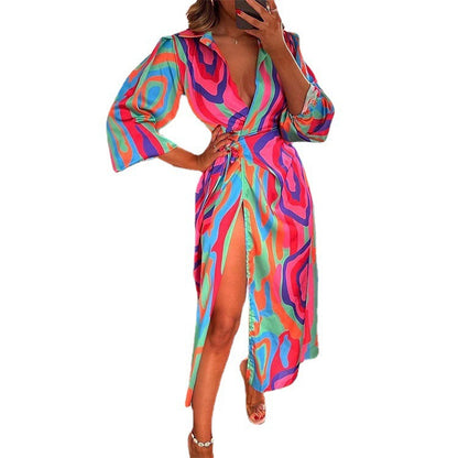 Robe maxi femme avec un élégant design floral et une fente flatteuse Chic und Stil