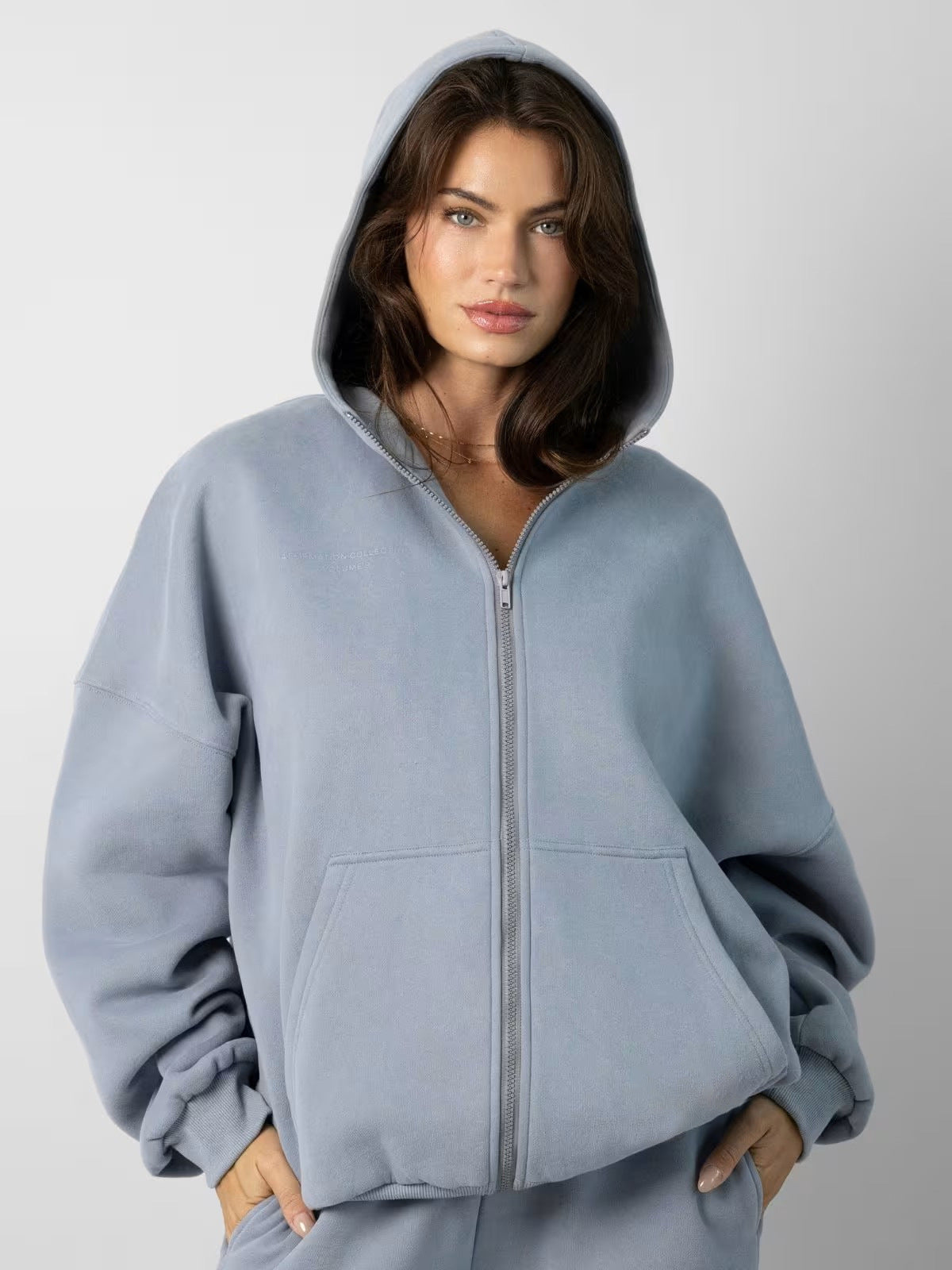 Femmes pull à capuche oversized à la mode avec pantalon de jogging assorti Chic und Stil