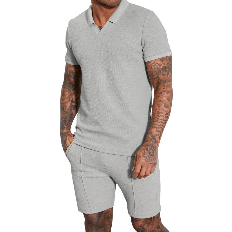 Homme polo à manches courtes avec une coupe sportive et shorts de sport Chic und Stil