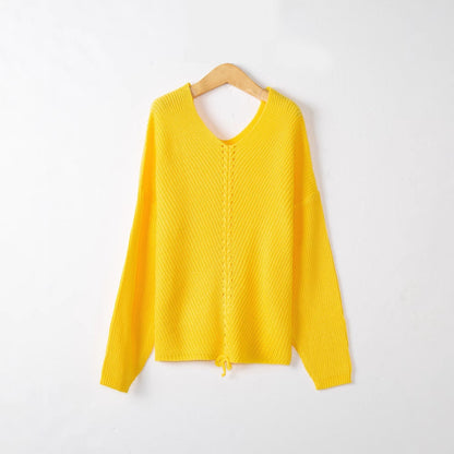 Pull femme en tricot épais avec un décolleté en V attrayant et des détails pratiques en cordon Chic und Stil