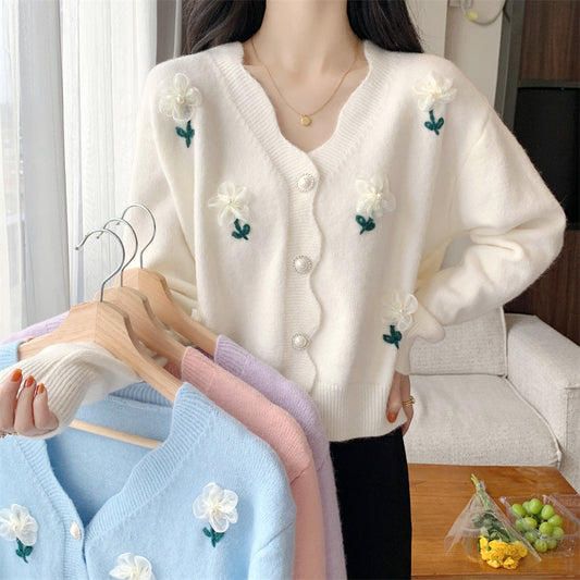 Bouton de cardigan féminin ludique avec broderie florale et boutons en perles Chic und Stil