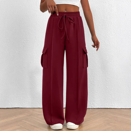 Wide cargo pants for women with elastic waist and practical pockets Chic und Stil