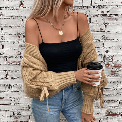 Veste tricotée à la mode pour femmes avec des manches volumineuses et un motif en cable Chic und Stil