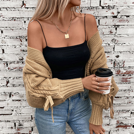 Veste tricotée à la mode pour femmes avec des manches volumineuses et un motif en cable Chic und Stil