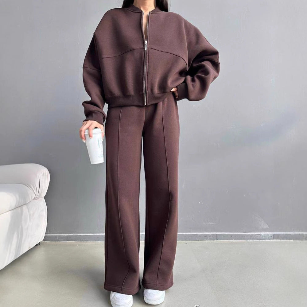 Casual look for women with a casual zip jacket and wide pants Chic and Style