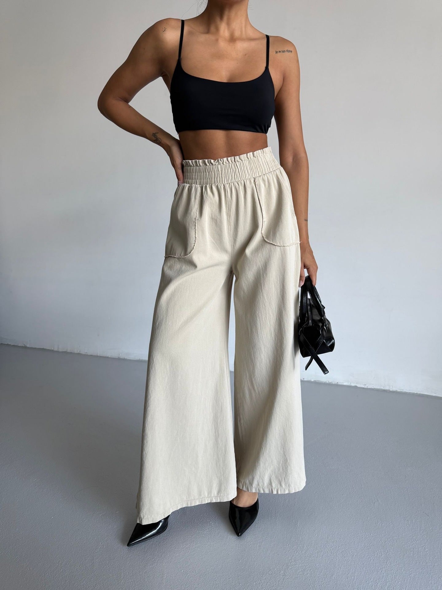Wide palazzo pants for women with elastic waist and practical pockets Chic and Style