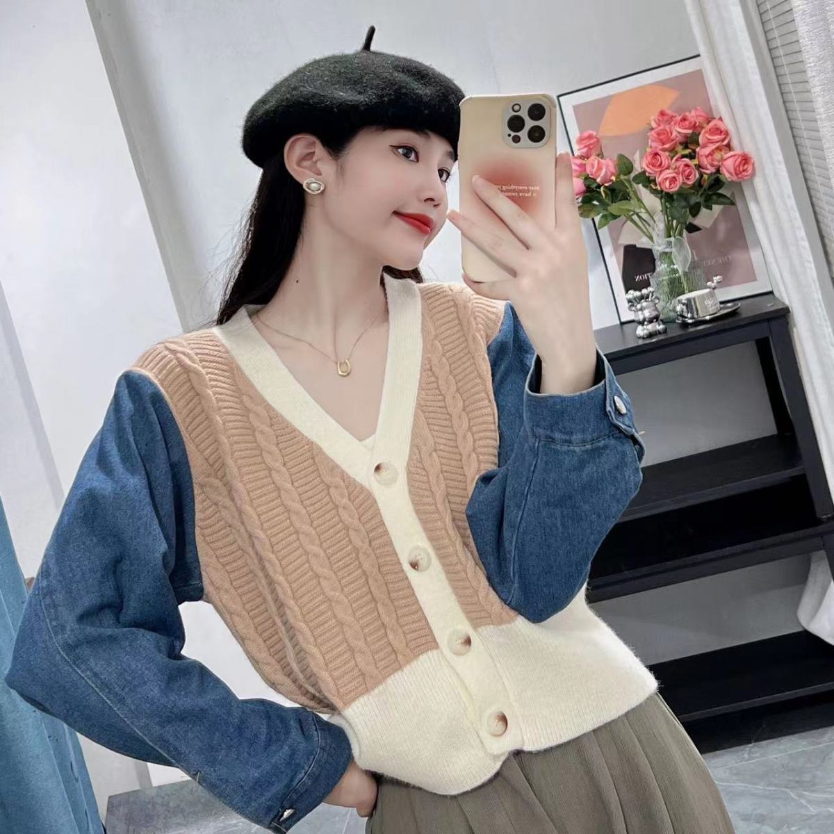 Cardigan tricoté élégant pour femmes avec des manches en denim Chic & Stil