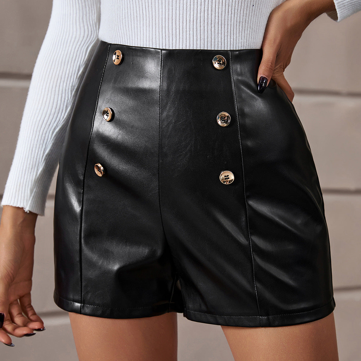 Short en cuir taille haute pour femmes avec double patte de boutonnage Chic und Stil