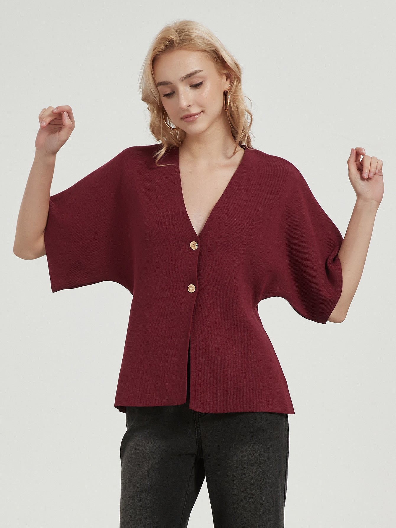 Dames cardigan à la mode avec décolleté en V profond et élégante patte de boutonnage Chic und Stil