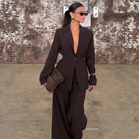 Blazer pour femmes avec décolleté en V profond et silhouette élégante Chic und Stil