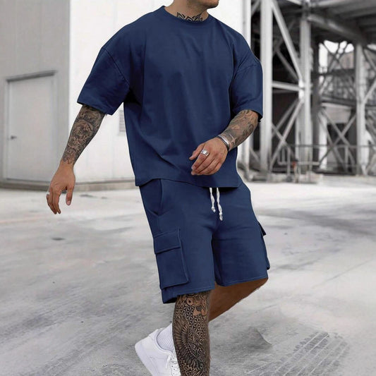 Ensemble de loisirs pour hommes avec t-shirt oversized et shorts cargos Chic und Stil