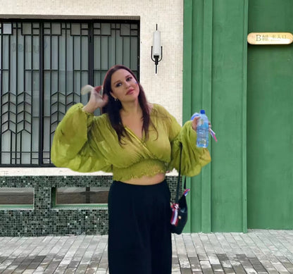 Blouse drapée pour femmes avec des manches volumineuses et un design élégant Chic und Stil