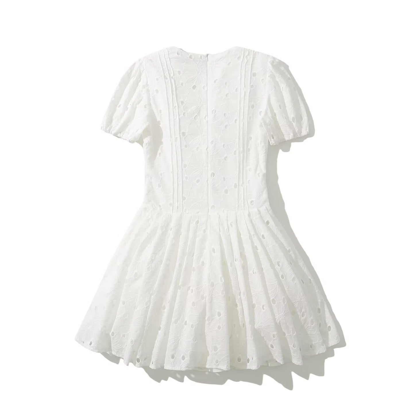 Robe d'été femme avec délicate broderie et jupe volumineuse Chic und Stil