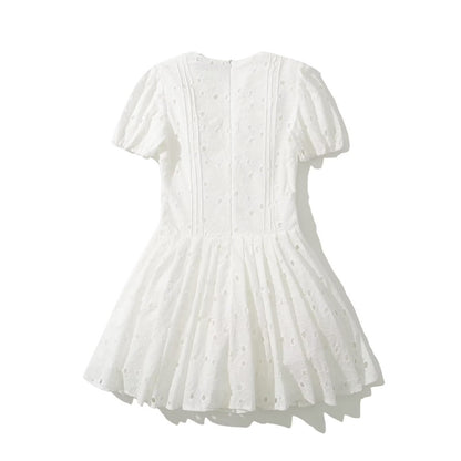 Robe d'été femme avec délicate broderie et jupe volumineuse Chic und Stil