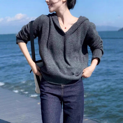 Knitted pullover for women with V-neck and hood Chic and Style