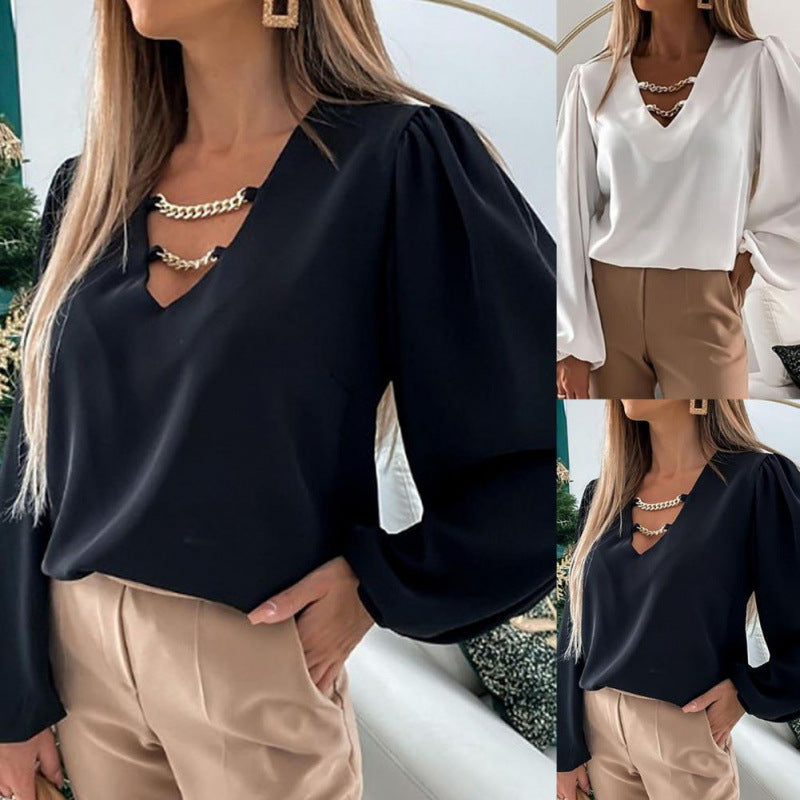 Chemise élégante pour femmes avec décolleté en V et détail en chaîne Chic und Stil