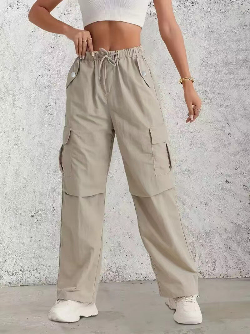 Chic and Style Women's cargo pants with a practical elastic waistband and trendy side pockets
