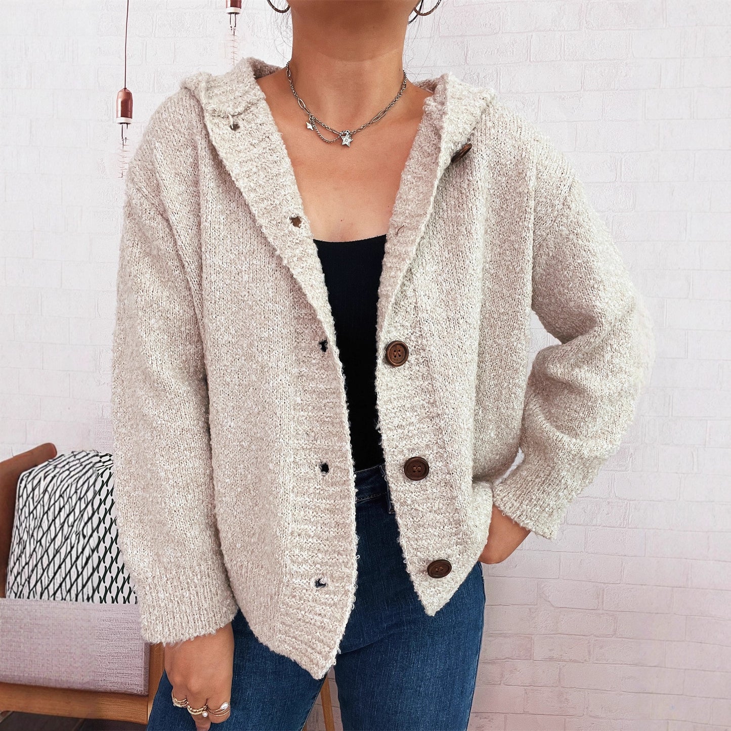 Dames cardigan en tricot douillet avec capuche et détails en bouton Chic und Stil