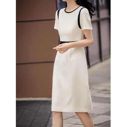 Robe midi sophistiquée pour femmes avec détail de ceinture contrastante Chic und Stil