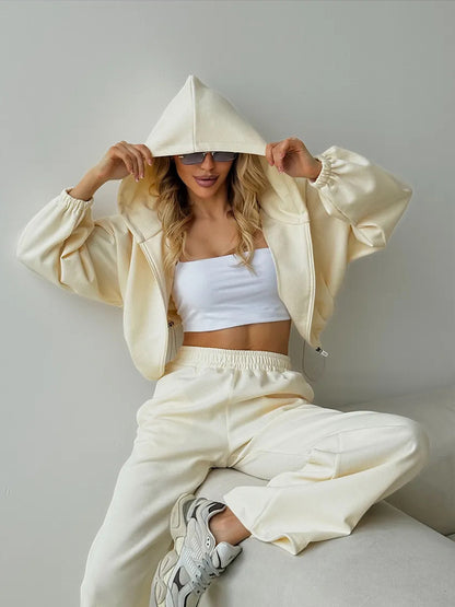 Casual sweatshirt jacket for women with a loose fit and casual pants Chic and Style