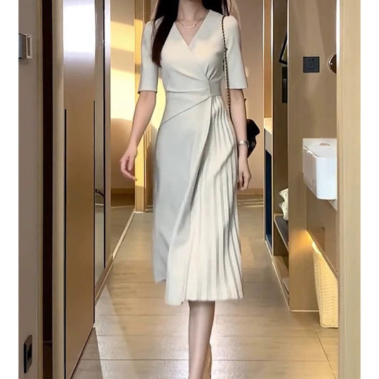 Robe midi élégante pour femme à encolure portefeuille avec détails plissés Chic und Stil