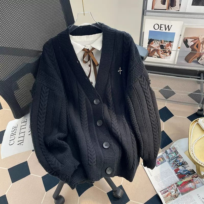 Dames gros tricot cardigan avec décolleté en V profond et détails de boutons Chic und Stil